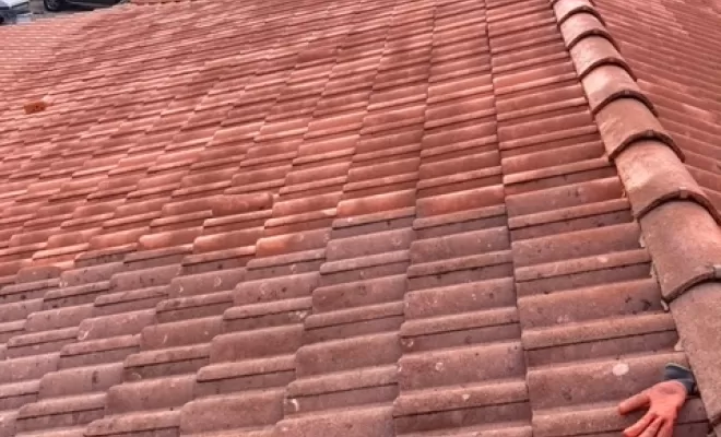 Démoussage de toiture et remise en peinture avec hydrofuge incolore à Polliat, Bourg-en-Bresse, Lemiere Rénovation Père & Fils